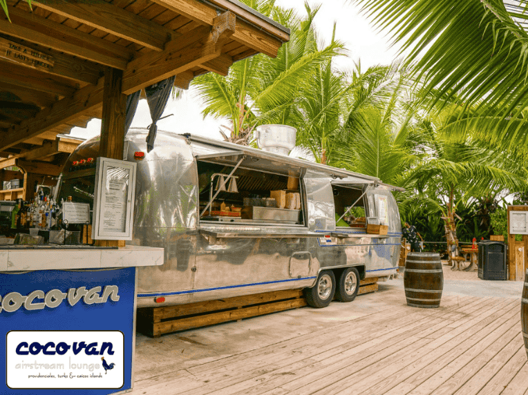Coco Van Airstream Lounge